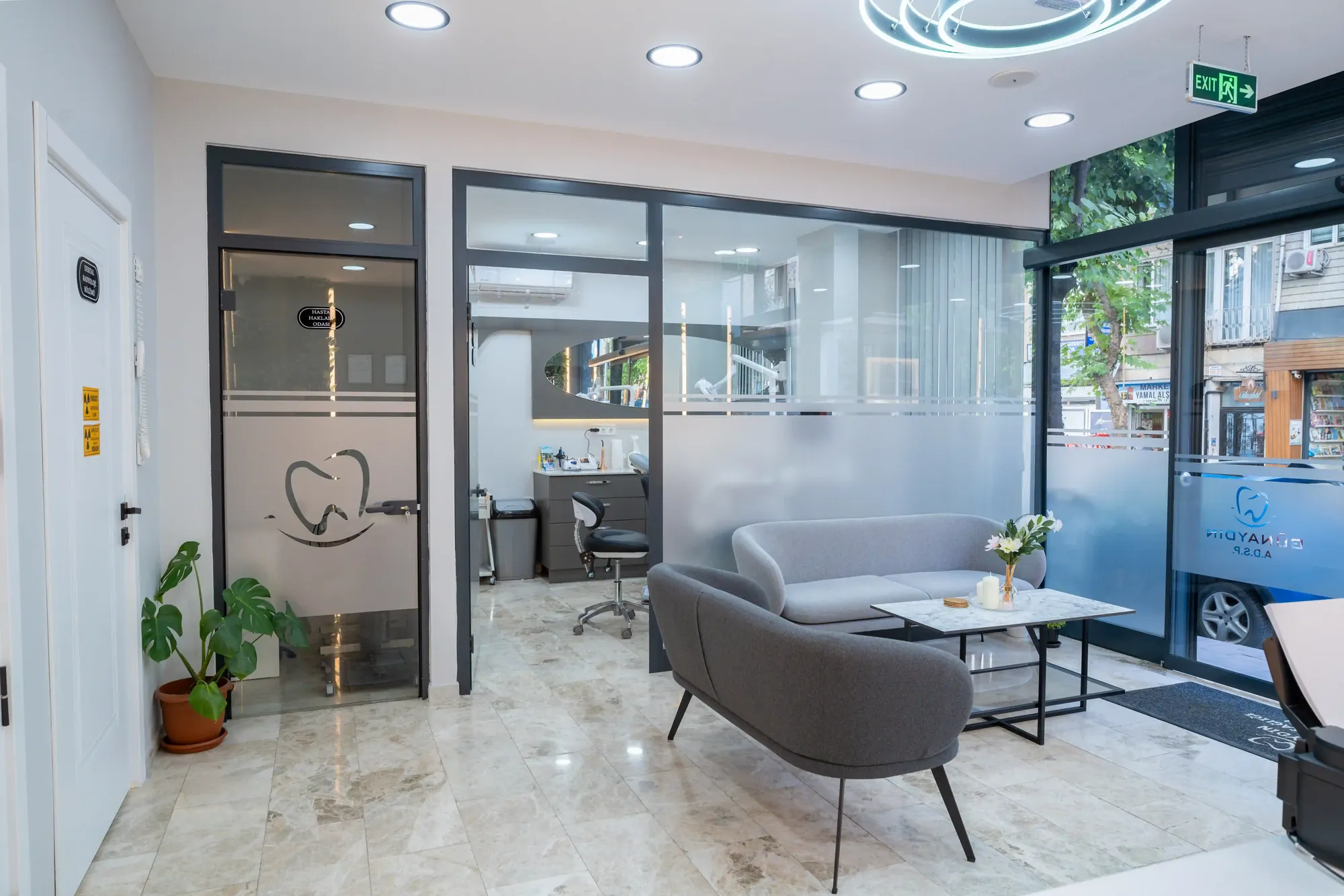 Günaydın Diş Kliniği – Bekleme alanı